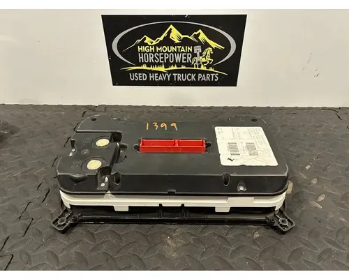 FREIGHTLINER M2 Instrument Cluster