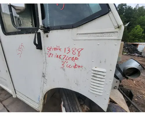 FREIGHTLINER MT-45 Spindle  Knuckle, Front