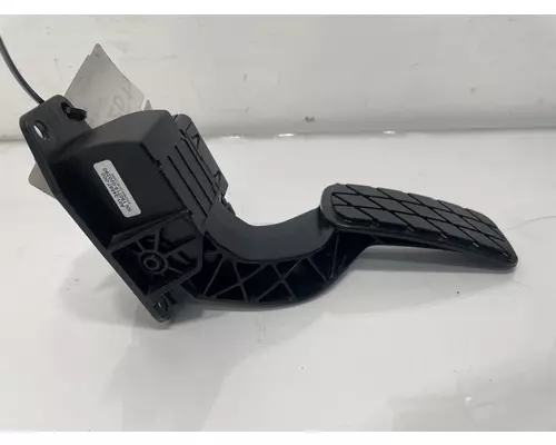 FREIGHTLINER MT 55 Throttle Pedal