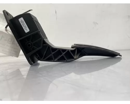 FREIGHTLINER MT 55 Throttle Pedal