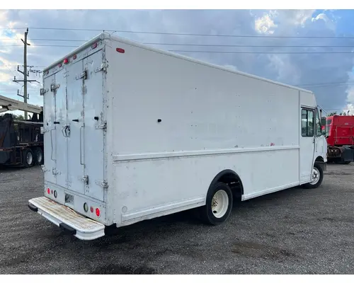 FREIGHTLINER MT45 Chassis Complete Vehicle