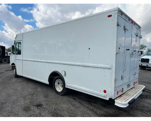 FREIGHTLINER MT45 Chassis Complete Vehicle