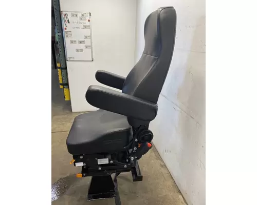 FREIGHTLINER MT45 Seat, Front