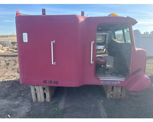 FREIGHTLINER Med. Conv. Cab