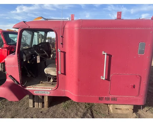 FREIGHTLINER Med. Conv. Cab