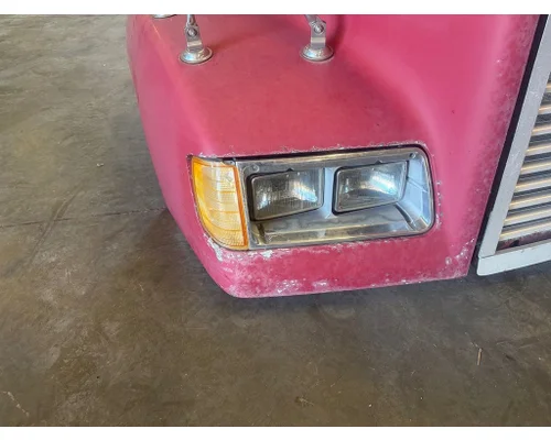FREIGHTLINER Med. Conv. Hood