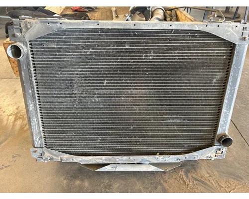 FREIGHTLINER Med. Conv. Radiator