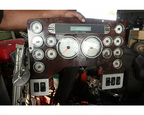 FREIGHTLINER SD122 Instrument Cluster