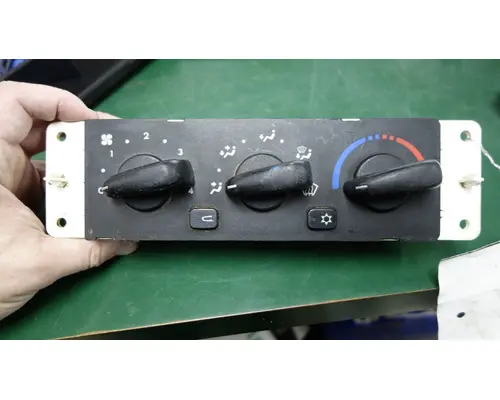 FREIGHTLINER SD122 Temperature Control