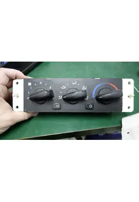 FREIGHTLINER SD122 Temperature Control