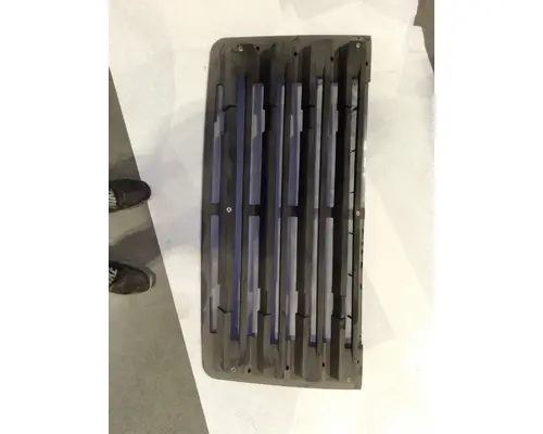 FREIGHTLINER SD GRILLE