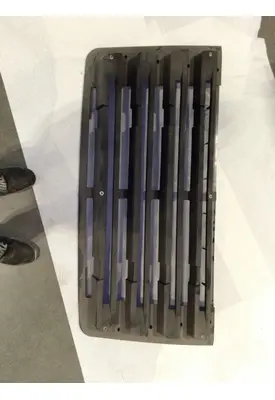 FREIGHTLINER SD GRILLE