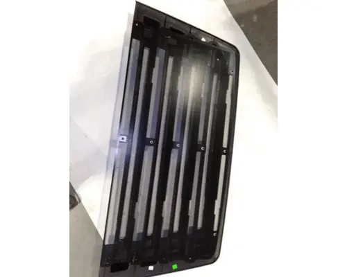 FREIGHTLINER SD GRILLE
