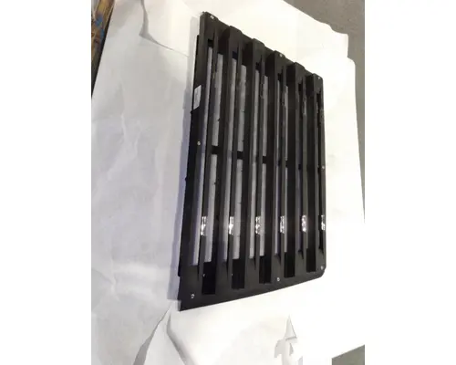 FREIGHTLINER SD GRILLE