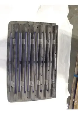 FREIGHTLINER SD GRILLE