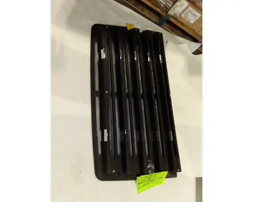 FREIGHTLINER SD GRILLE