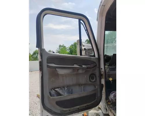 FREIGHTLINER ST120 Cab