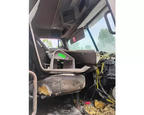 FREIGHTLINER ST120 Cab
