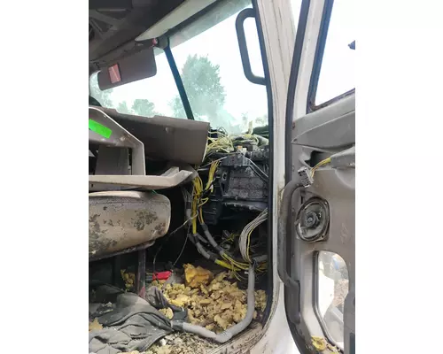 FREIGHTLINER ST120 Cab