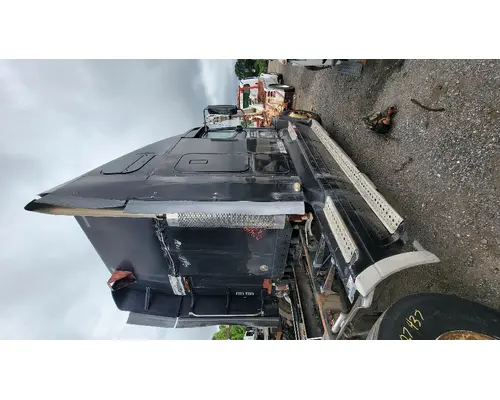 FREIGHTLINER ST120 Complete Vehicle