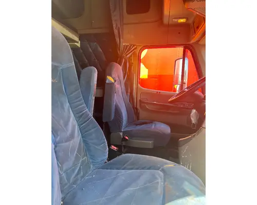 FREIGHTLINER ST120 Complete Vehicle