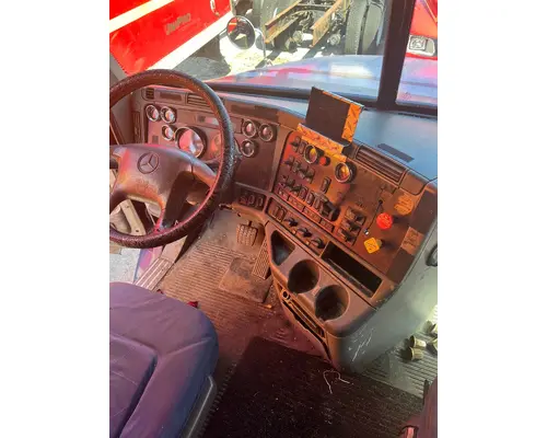 FREIGHTLINER ST120 Complete Vehicle