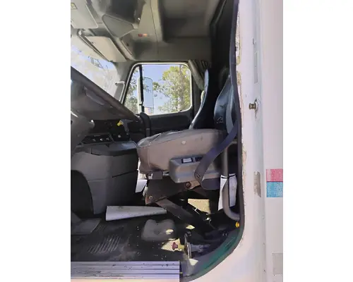 FREIGHTLINER ST120 Complete Vehicle