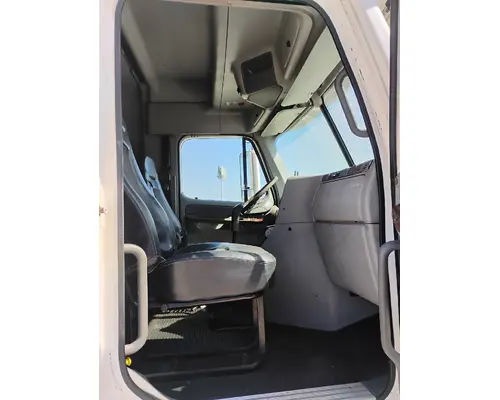 FREIGHTLINER ST120 Complete Vehicle