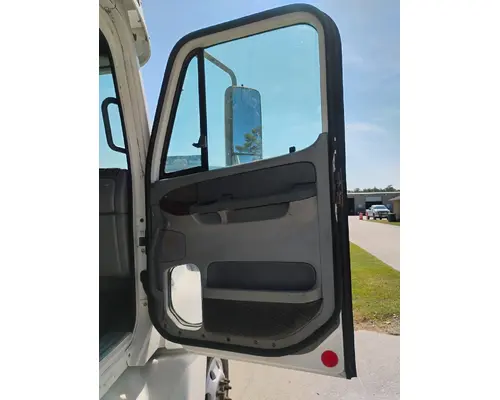 FREIGHTLINER ST120 Complete Vehicle