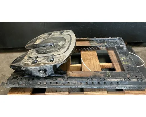 FREIGHTLINER ST120 Fifth Wheel