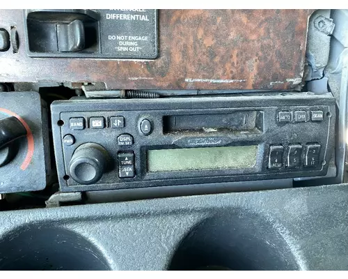 FREIGHTLINER ST120 Radio
