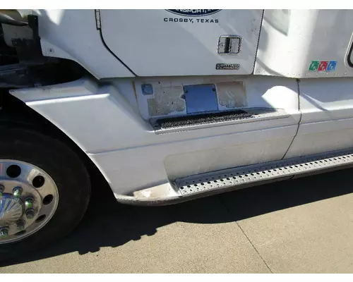 FREIGHTLINER ST120 Side Fairing