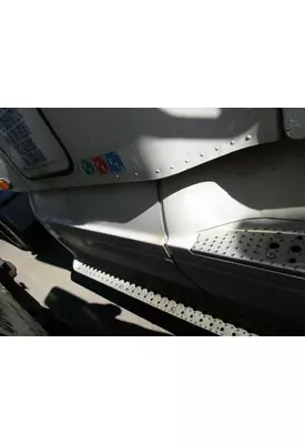 FREIGHTLINER ST120 Side Fairing