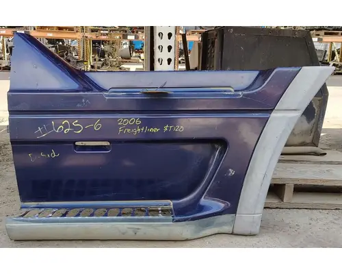 FREIGHTLINER ST120 Side Fairing