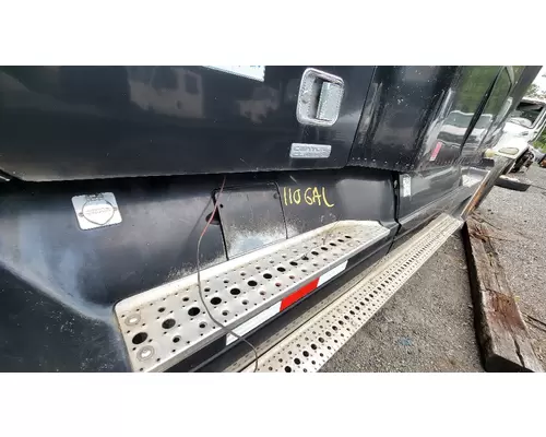 FREIGHTLINER ST120 Skirt