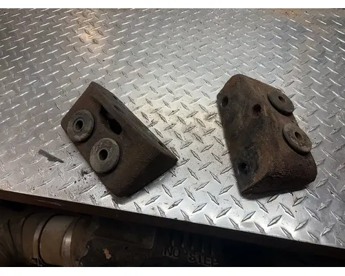 FREIGHTLINER USF-1E Engine Mounts