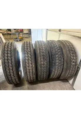 FREIGHTLINER USF-1E Tires