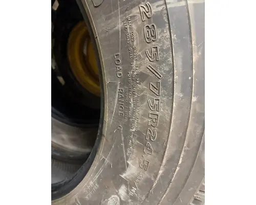 FREIGHTLINER USF-1E Tires