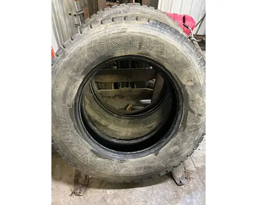 FREIGHTLINER USF-1E Tires