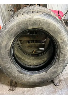 FREIGHTLINER USF-1E Tires