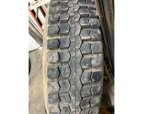 FREIGHTLINER USF-1E Tires