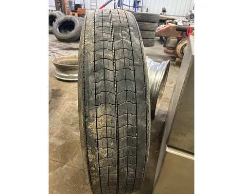 FREIGHTLINER USF-1E Tires