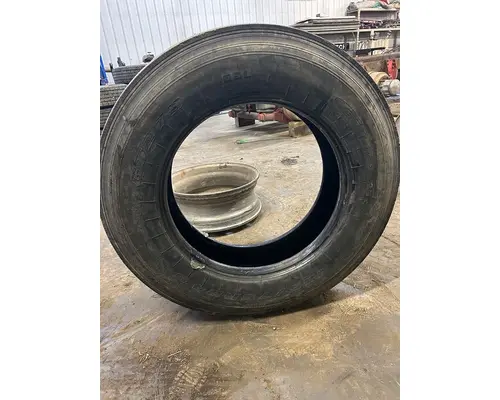 FREIGHTLINER USF-1E Tires