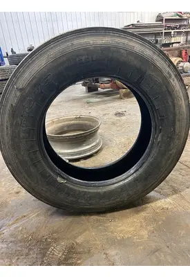 FREIGHTLINER USF-1E Tires