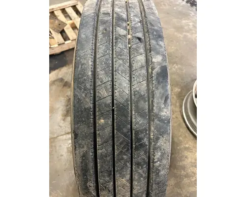 FREIGHTLINER USF-1E Tires