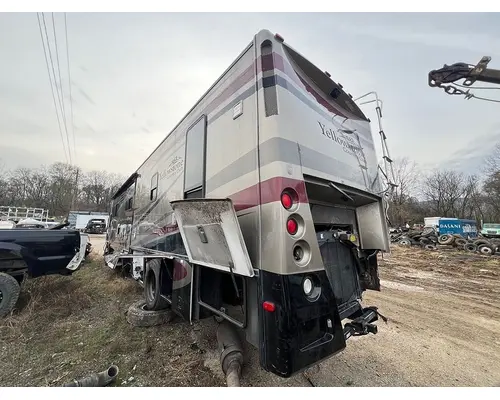 FREIGHTLINER XC Raised Rail Rear Engine Motor Home Chassis Engine Oil Cooler