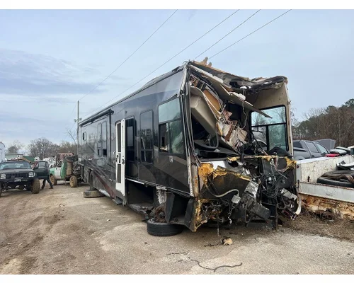 FREIGHTLINER XC Raised Rail Rear Engine Motor Home Chassis Hub