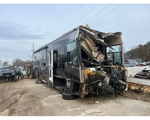 FREIGHTLINER XC Raised Rail Rear Engine Motor Home Chassis Radiator