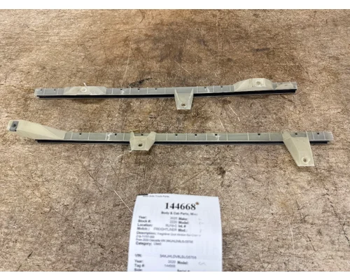 FREIGHTLINER Z18-71757-000 Body & Cab Parts, Misc.