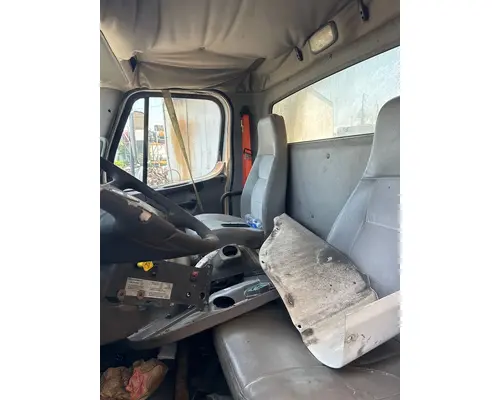FREIGHTLINER m2 Cab